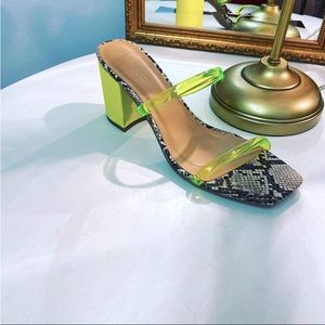 Snake print block heel sandals 🔥💛